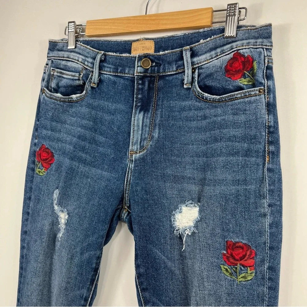 Driftwood Joyce Boho Rose Embroidered Distressed Raw Hem Cropped Jeans Size 26 - Picture 4 of 11